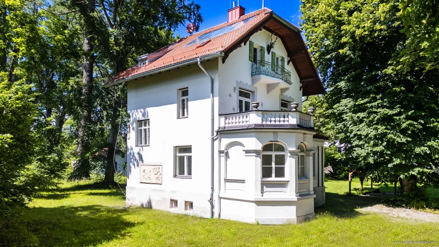 Luftbild - Haus kaufen in Starnberg - Starnberg - Söcking. Weitläufiges Parkgrundstück mit historischem Jagdschlösschen samt Gästehaus.