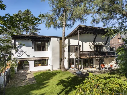 Ansicht des Hauses - Haus kaufen in Neubiberg - Gute Infrastruktur trifft auf ruhige Lage - Exklusives Architektenhaus mit 790 m² Grundstücksfläche