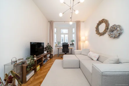 Wohnzimmer - Wohnung kaufen in München - Schwanthalerhöhe - Ihr neues Zuhause - 2-Zimmer-Altbaujuwel in Bestzustand in einzigartiger Lage!