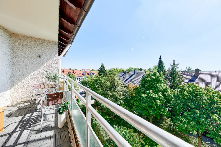 Südbalkon mit Alpenblick - Wohnung mieten in Kirchheim - Hochwertig möblierte 3-Zimmer-Wohnung mit Balkon und herrlichem Alpenblick in Kirchheim bei München!