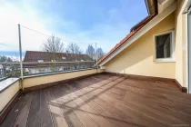 weitläufige Dachterrasse