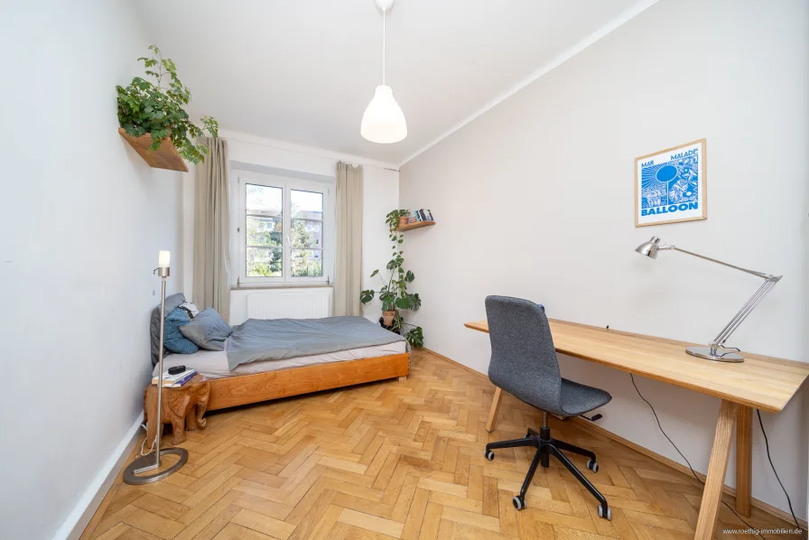 Schlafzimmer - Wohnung kaufen in München - Denkmalgeschützte Rarität in Laim. Liebevolle 3,5-Zi.-Altbauwhg. mit Wohnküche & luftige Deckenhöhe.