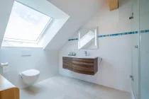 Badezimmer Dachgeschoss (Haus 1)