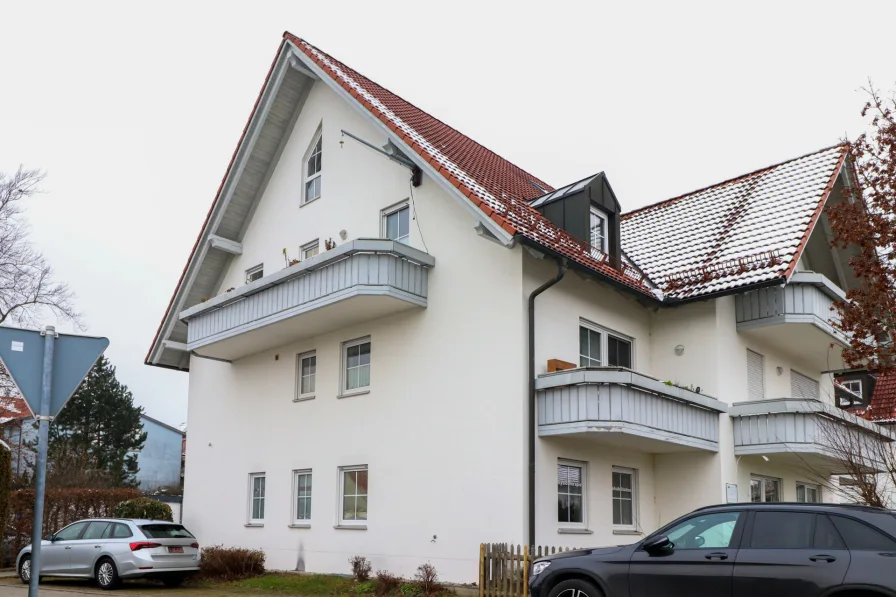 Außenansicht - Wohnung kaufen in Schongau - Gemütliche 2,5-Zimmer-Dachgeschosswohnung mit Galerie und Tiefgaragenstellplatz in Schongau!