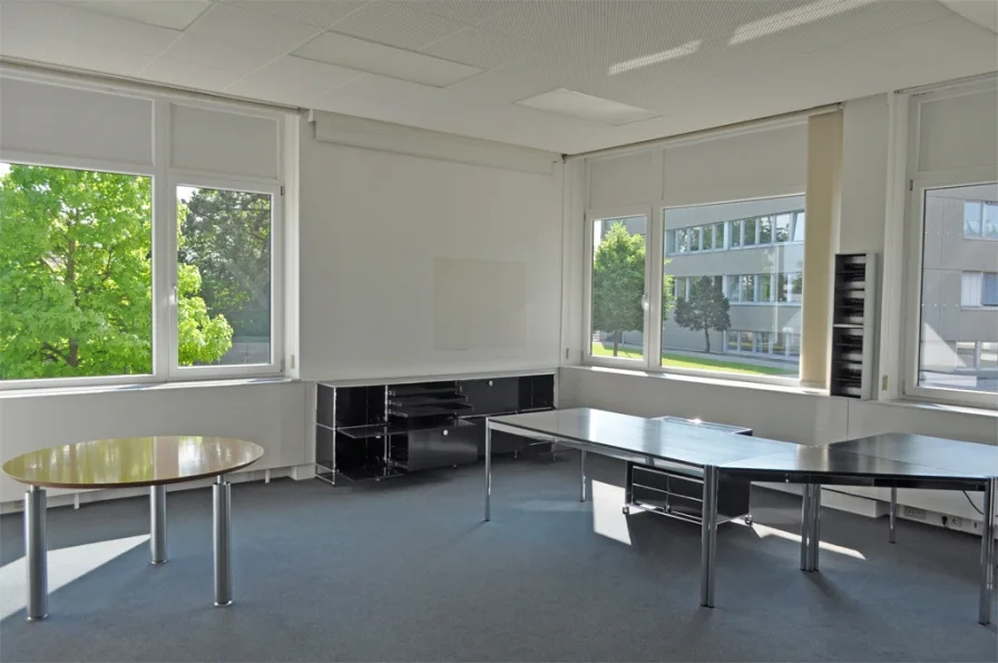 Bürofläche EG links - Büro/Praxis mieten in Augsburg - Glasfaseranschluss