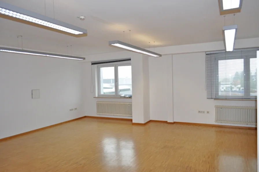 Bürofläche 2. OG, ca. 83 m² - Büro/Praxis mieten in Neusäß - Nähe Bahnhof