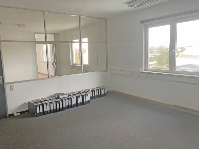 Bürofläche 2. OG, ab 20 m² - Büro/Praxis mieten in Neusäß - Klein & günstig
