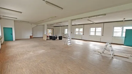 Hallenfläche 1 - Halle/Lager/Produktion mieten in Altomünster - Atelier-Charakter