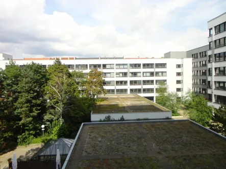 Ausblick - Wohnung kaufen in München - Erbbaurecht - provisionsfrei für den Käufer! großes, frei werdendes App. mit Blick ins Grüne
