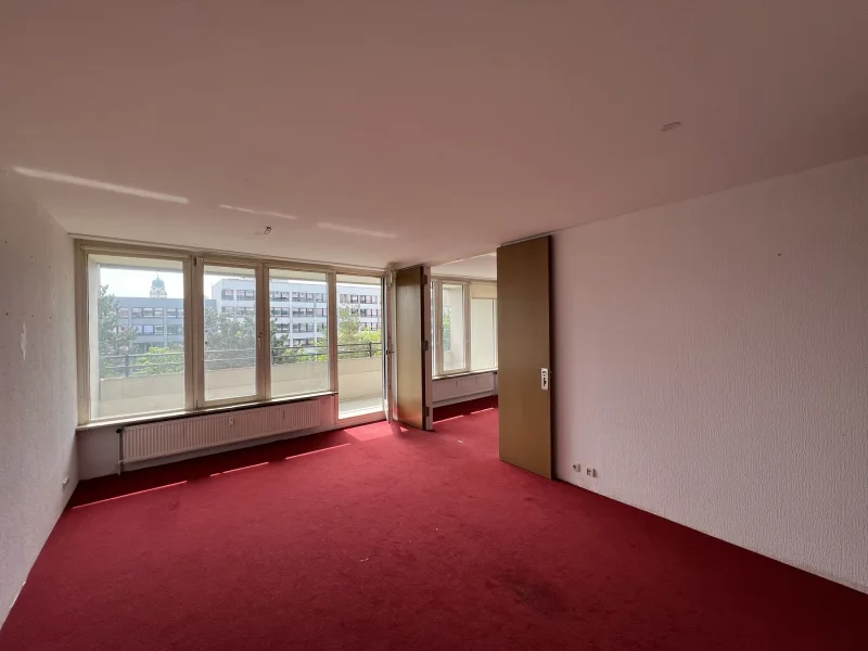 Wohnzimmer - Wohnung kaufen in München - Erbbaurecht - freie, helle 2-Zimmer-Wohnung zum begrünten Innenhof