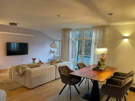 Wohnen möbliert - Wohnung mieten in München - Traumhafte 2-Zimmer-Dachgeschoss-Maisonette-Whg. mit Blick ins Grüne.