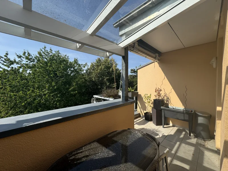 Terrasse - Wohnung kaufen in Ottobrunn - Freie, gemütliche 2-Zi.-Dachterrassenwohnung mit hohem Wohnkomfort!