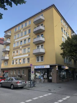 Hausansicht   - Wohnung mieten in München - 2-Zimmer-Wohnung mit Balkon in Sendling - Nähe Harras