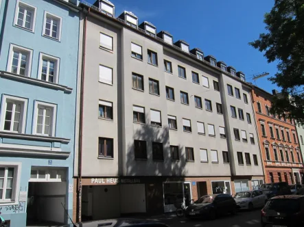 Hausansicht - Wohnung mieten in München - Ruhige und helle 2-Zimmer-Wohnung mit Terrasse und Einbauküche in der Maxvorstadt