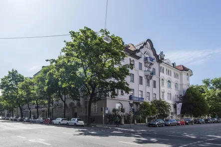 Hausansicht - Wohnung mieten in München - Herrschaftliche 5-Zimmer-Wohnung mit Balkon in einem wunderschönem Jugendstil-Altbau in Schwabing