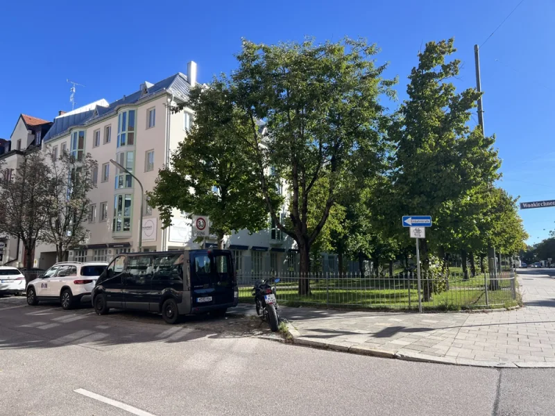 Hausansicht - Büro/Praxis mieten in München - Teilrenovierte, helle Büroetage an der Boschetsrieder Straße in Thalkirchen