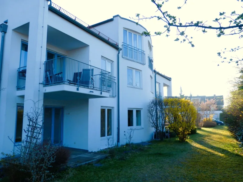 Aussenansicht - Wohnung mieten in München - Helle 2 Zimmer-EG-Wohnung mit Terrasse im Stadtteil Waldperlach