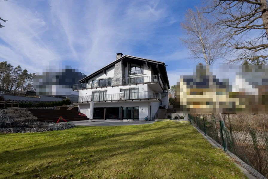 Hausansicht - Haus kaufen in Schwaig - Repräsentative Unternehmervilla Nürnberg-Ost am Wiesengrund