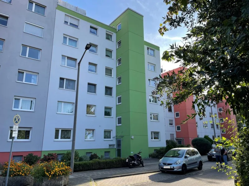 Hausansicht  - Wohnung kaufen in Nürnberg - ETW 3 + 1 Zi. mit Balkon in Nbg. Röthenbach b. Schw. / Wohnung kaufen