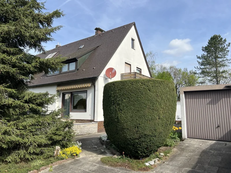 Haus und Garage - Haus kaufen in Nürnberg - Ruhig Wohnen: DHH mit großem Garten Nbg - Kettelersiedlung / Haus kaufen