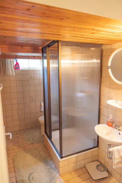 Duschbad mit Fenster im KG