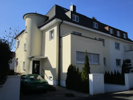 Hausansicht - Haus kaufen in Nürnberg - 3 - Familien - Haus in Nürnberg - Erlenstegen, Nähe Steinplatte / Haus kaufen