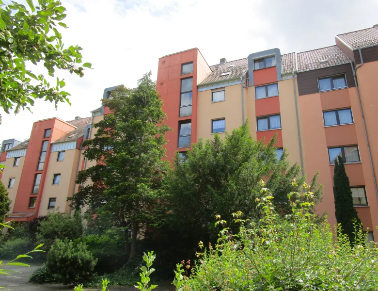 Hausansicht - Wohnung kaufen in Nürnberg - Sonnige 2-Zi. ETW mit Dachloggia Nürnberg - St. Peter / Wohnung kaufen