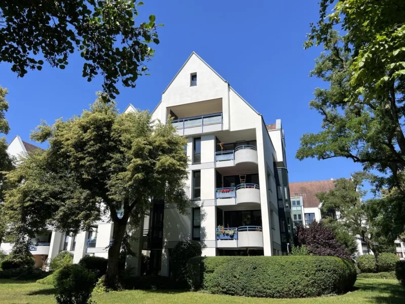 Hausansicht - Wohnung kaufen in Nürnberg - Nähe Steiner Schloss: Große 3-Zi.-ETW mit 3 Balkonen Nbg.-Röthenbach / Wohnung kaufen