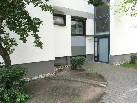 Hauseingang - Wohnung kaufen in Nürnberg - TOP gepflegte 3 Zimmer ETW mit Balkon in N - Großreuth bei Schweinau / Wohnung kaufen