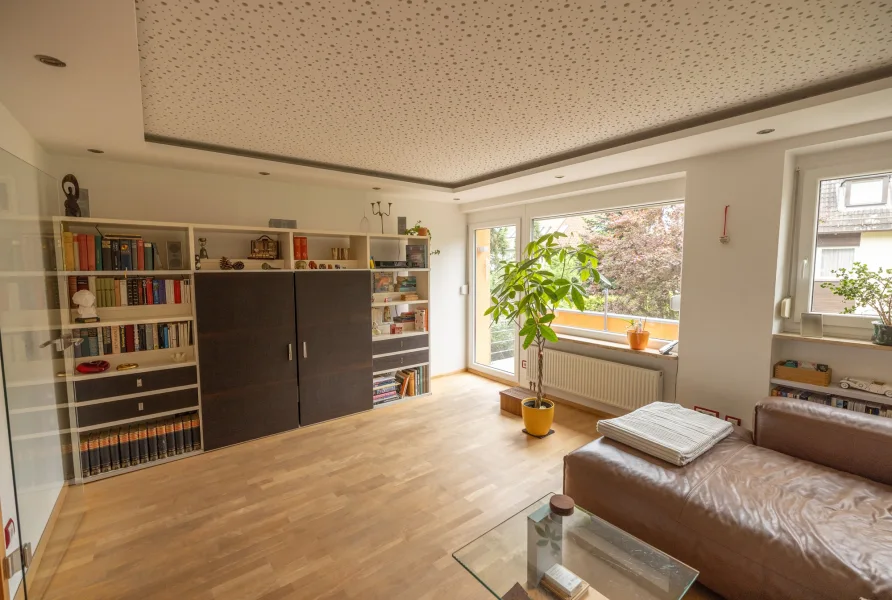 Arbeitszimmer mit Balkon