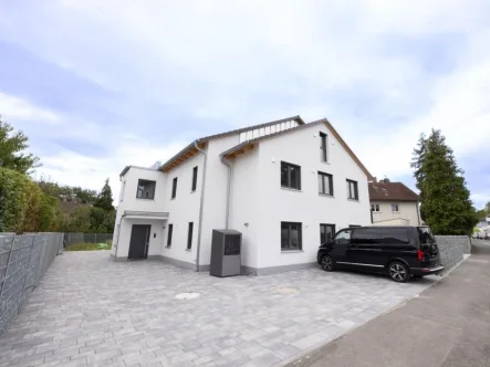 Hausansicht - Wohnung mieten in Fürth - Neubau: 4-Zi. Wohnung mit Terrasse + Garten in Fürth - Dambach / Wohnung mieten