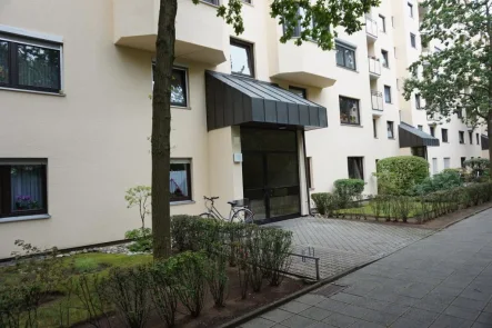 Hauseingang - Wohnung mieten in Nürnberg - Barrierefrei: Sonnige 2 Zimmer ETW in Nürnberg - Thon / Wohnung mieten