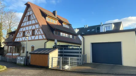 Außenansicht - Haus kaufen in Schwaig - Freistehendes 4-Familienhaus Schwaig / Haus kaufen