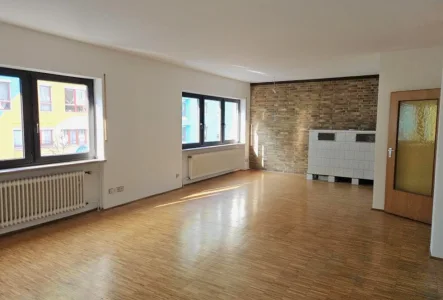 Geräumiges Wohnzimmer - Wohnung mieten in Nürnberg - Zentral gelegene 5-6 Zi. Wohnung mit großem Balkon / Wohnung mieten