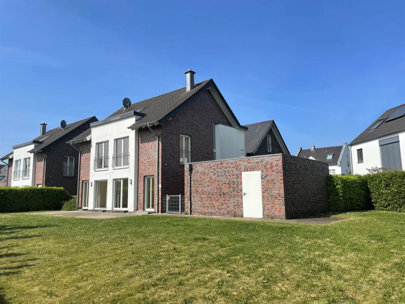 Haus mit Garten - Haus mieten in Düsseldorf - Renoviertes und weitläufiges Einfamilienhaus mit großem, Sonnengarten - 360°-Rundgang