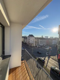 Sonnenbalkon - Wohnung kaufen in Köln - PROVISIONSFREI! NEU MODERNISIERT: STADTLEBEN PUR – CHARMANTE WOHNUNG FUSSLÄUFIG ZU KÖLNER HIGHLIGHTS