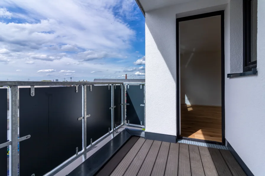 Sonnenbalkon - Wohnung kaufen in Köln - NATUR UND STADT VEREINT: NEUAUSBAU TRAUMWOHNUNG IM KÖLNER SÜDEN MIT STELLPLATZ +PROVISIONSFREI+