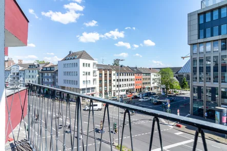 Sonnenbalkon - Wohnung kaufen in Köln - PROVISIONSFREI! NEU MODERNISIERT: STADTLEBEN PUR – CHARMANTE WOHNUNG FUSSLÄUFIG ZU KÖLNER HIGHLIGHTS