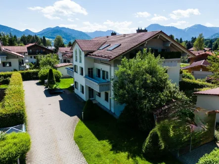 Ausenansicht - Wohnung kaufen in Bad Wiessee - Dachgeschosswohnung zum verlieben! Bergblick inklusive