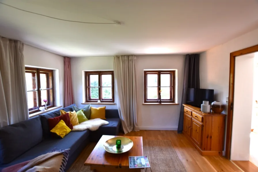 Ferienwohnung Wohnzimmer - Haus kaufen in Biberg - Ein Haus voller Möglichkeiten - Ideal für Familienzusammenhalt und moderne Gemeinschaft