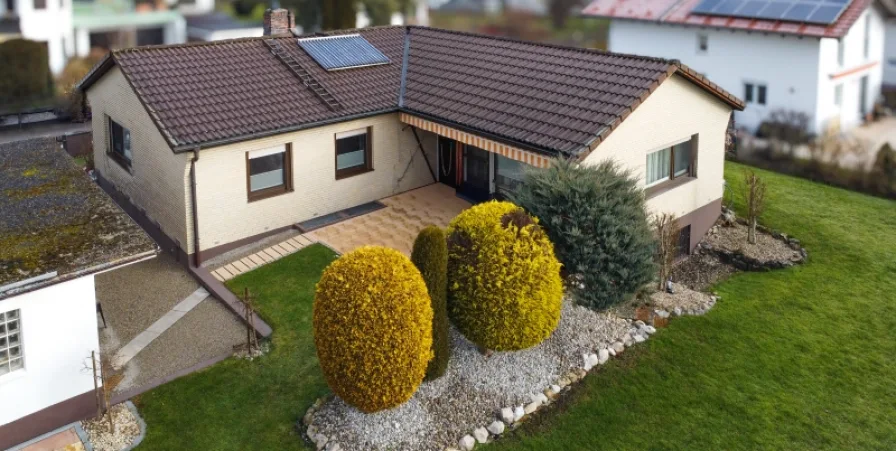 Südansicht  - Haus kaufen in Bruckmühl - Zeitloser Bungalow - Barrierefrei und  voller Möglichkeiten