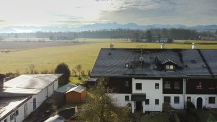 Außenansicht & Ausblick von Wohnung - Wohnung kaufen in Bruckmühl - Viel Platz für die Familie – Wohnen mit Bergblick und Wohlfühlfaktor!