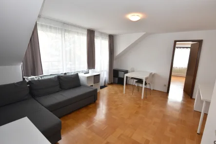 Wohnzimmer - Wohnung mieten in München - + Sofort beziehbar +  komplett möbliert + kleine Dachterrasse + Top-Lage Laim/ruhig/U-Bahn +