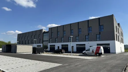 Aussenansicht - Büro/Praxis mieten in Gablingen - Neubau 166 m² Lager-/Werkstatt mit 141 m² Büro in Gablingen b. Augsburg