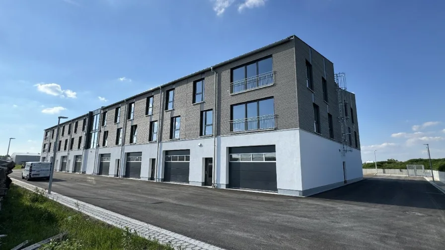 Aussenansicht - Halle/Lager/Produktion mieten in Gablingen - Neubau 158 m² Lager/Werkstatt mit 68 m² Büro in Gablingen b. Augsburg