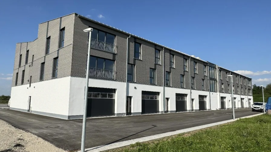 Aussenansicht - Büro/Praxis mieten in Gablingen - Neubau in Gablingen: großzügige, helle Praxisräume mit Labor