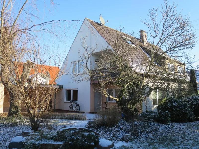 Suedwestansicht - Haus kaufen in Kissing - Kissing: Großes Einfamilienhaus mit ca. 194 m² Wfl. und ca. 785 m² Grund