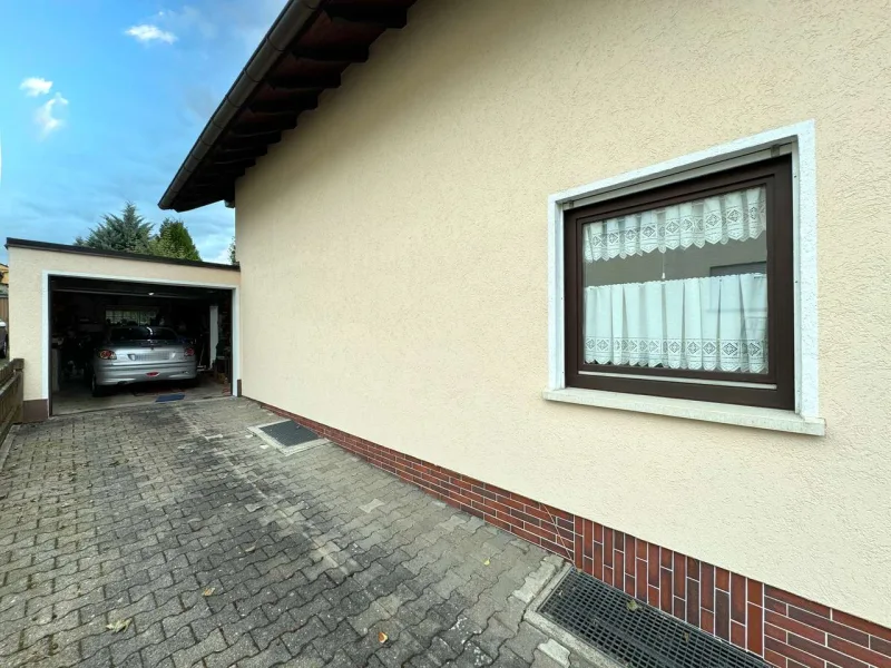 Zufahrt zur Garage