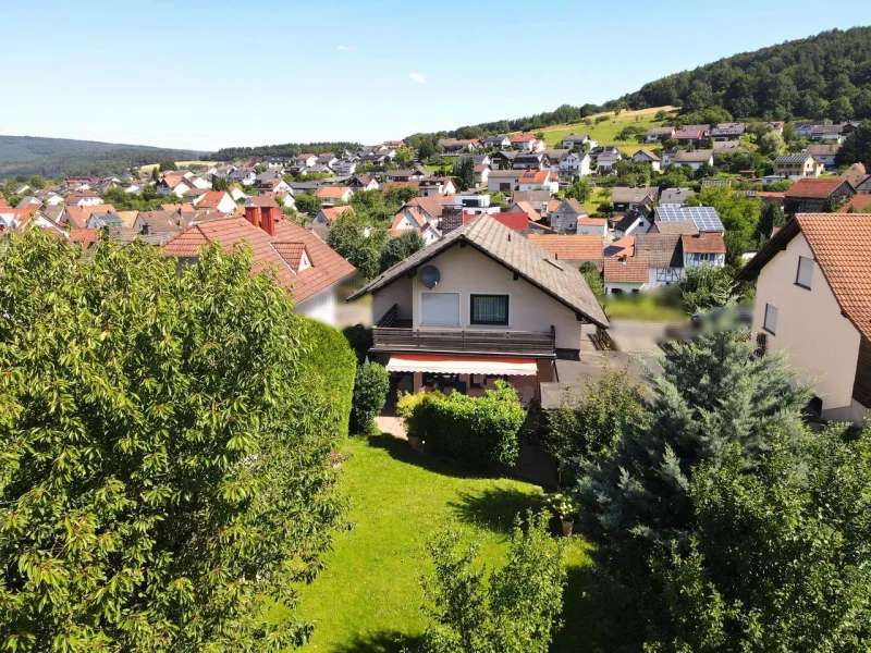 Hausansicht - Haus kaufen in Biebergemünd - Ihr neues Zuhause in Biebergemünd - mit Riesen-Garten / zusätzlichem Baugrundstück und in Traumlage