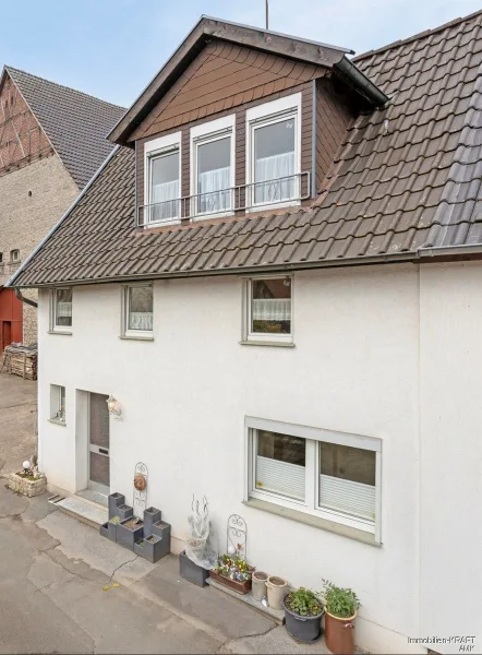 Straßenansicht - Haus kaufen in Steinheim / Vinsebeck - Doppelhaushälfte sucht neuen Eigentümer